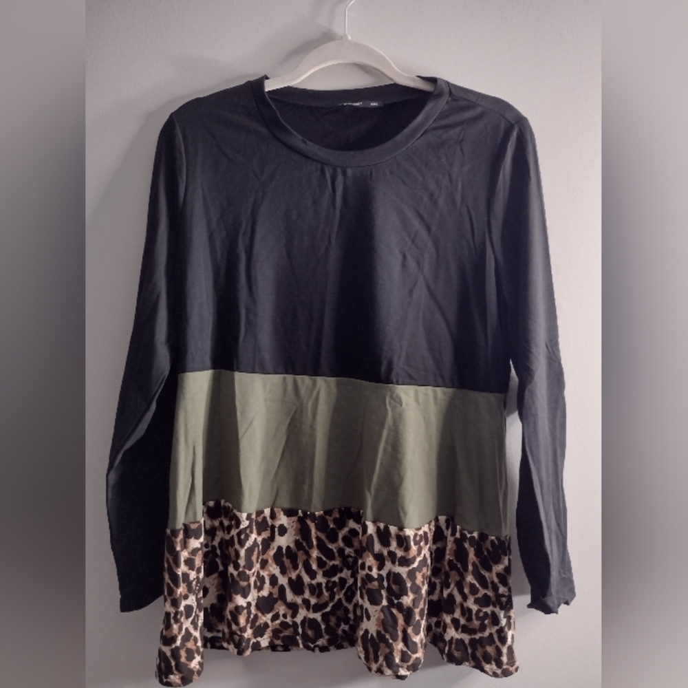 NWOT Shein Women's Leopard Print Top